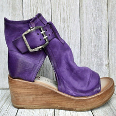 TORI – CHIC BUCKLE WEDGE SANDALS