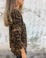Hannah – Chic Leopard Print Top